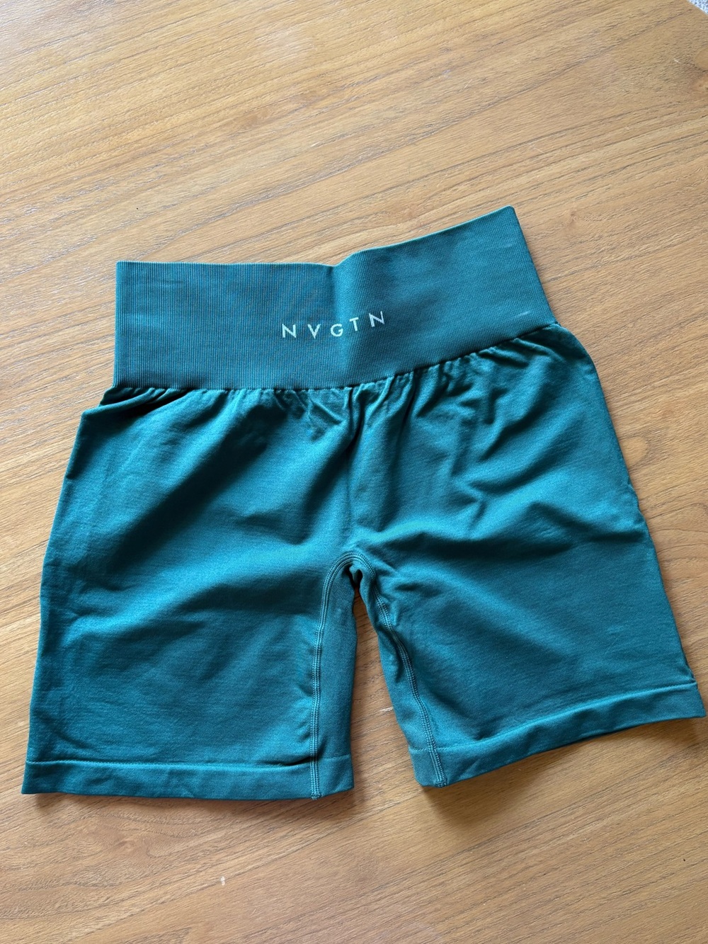 NVGTN Solid Seamless Shorts in Emerald Green - Picture 7 of 7